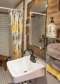 Anvil Room | Rustic Stay at Columbine Lodge