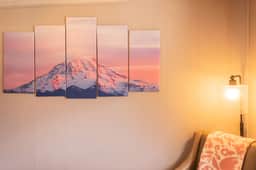 Kendal Room | Cozy Mountain Lodge Retreat