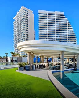 Beachfront 2BR w/ Rooftop Pool | Encantame Soleil