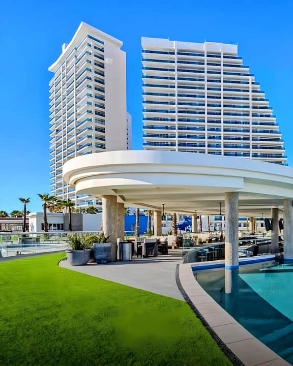 Beachfront 2BR w/ Rooftop Pool | Encantame Soleil