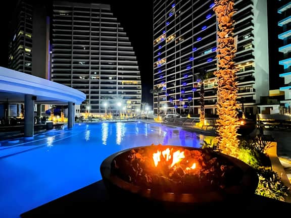 Beachfront 2BR w/ Rooftop Pool | Encantame Soleil