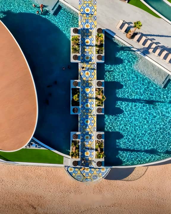 Beachfront 2BR w/ Rooftop Pool | Encantame Soleil